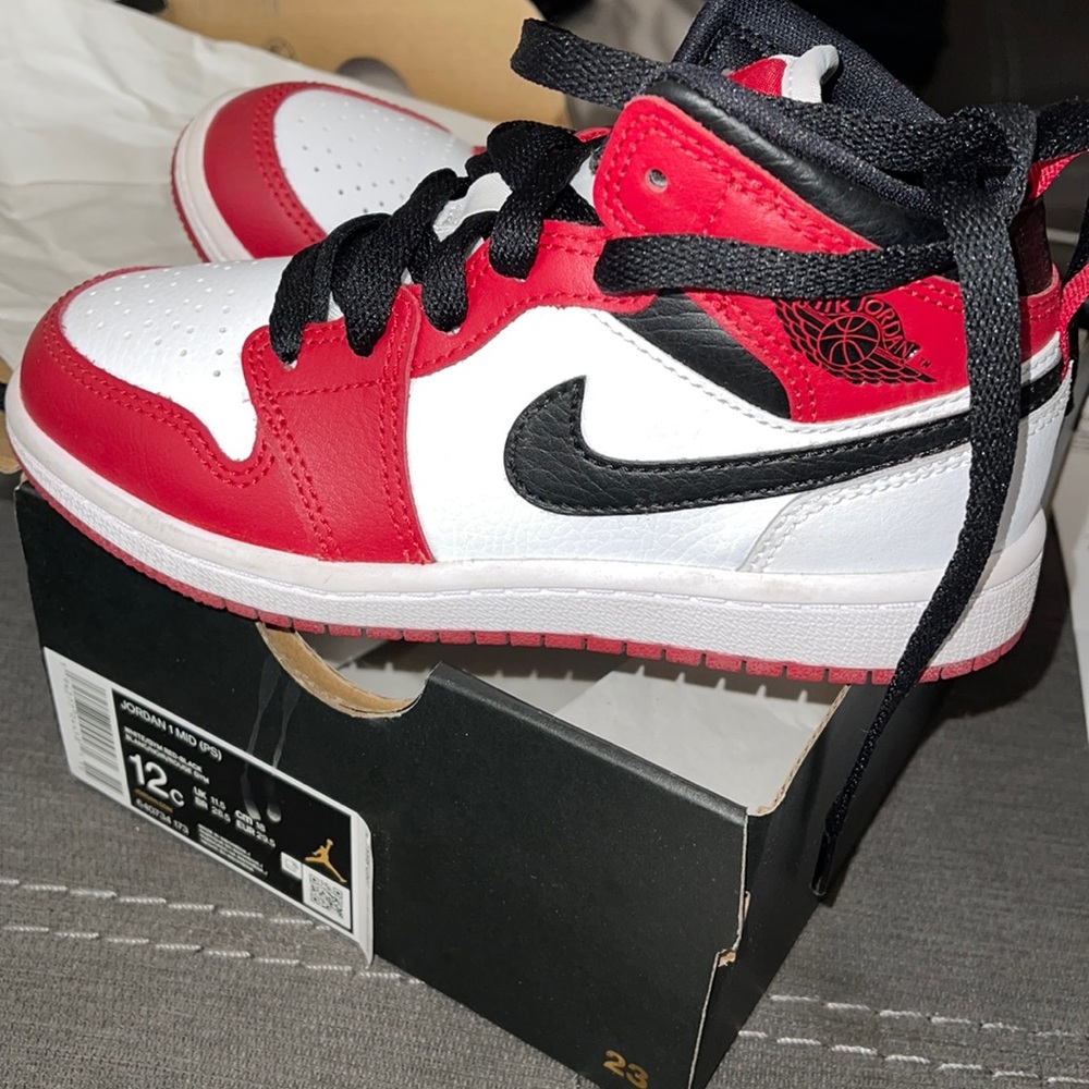 Jordan 1 MID 12C red/black/white